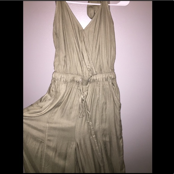 *NWT* American Eagle 🦅  Olive Halter Jumpsuit - Picture 2 of 7